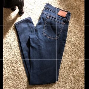 Lucky brand like new jeans